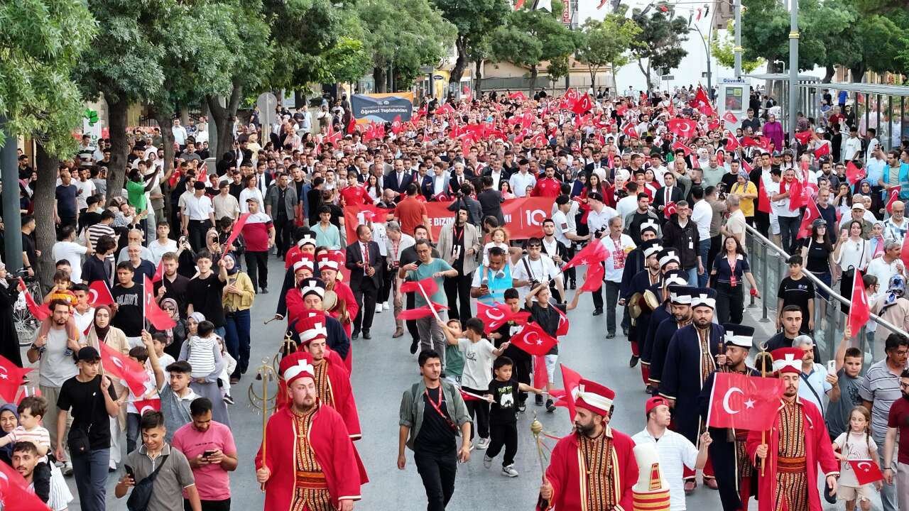 Konya'da 15 Temmuz gecesi! Kılıçarslan Meydanı'na insan seli 4